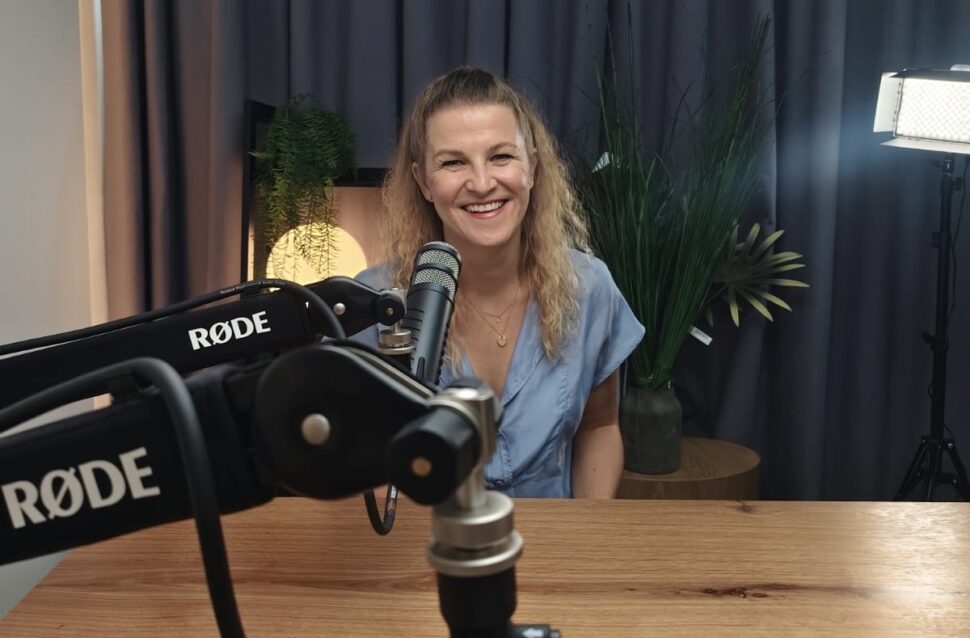 Foto zo zákulisia nahrávania podcastu Poď rásť